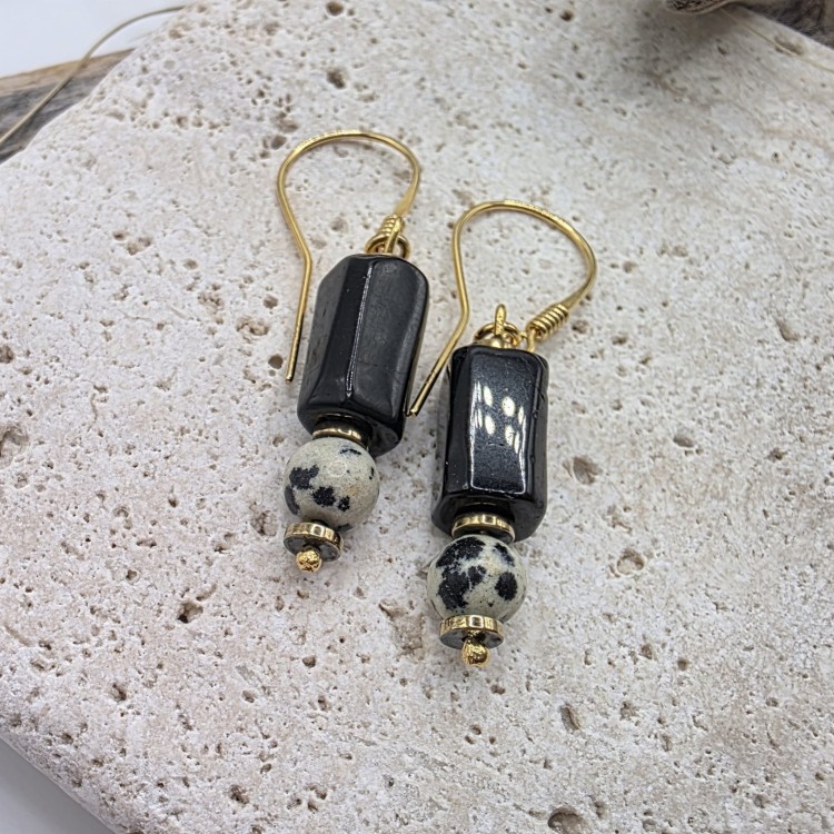 Kolczyki z czarnego turmalinu i jaspisu dalmatyńskiego