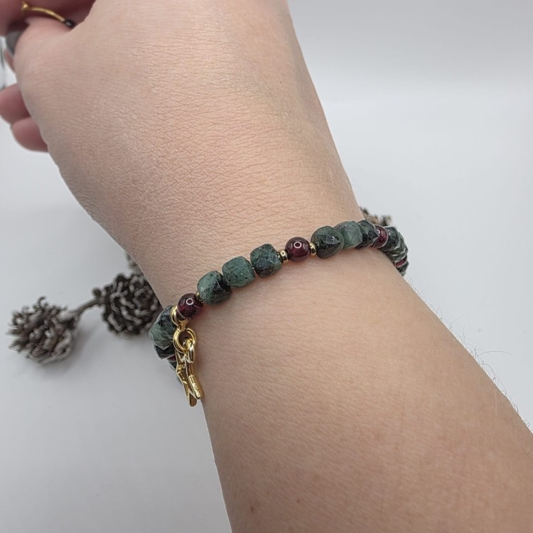 Bransoletka damska z kamieni naturalnych - szmaragd, granat, hematyt
